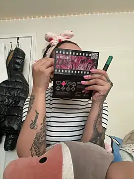 CharmingMaddie online show from May 13, 2026, 6:04 pm