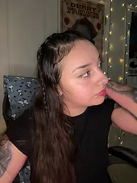 CharmingMaddie online show from March 9, 2026, 9:57 am