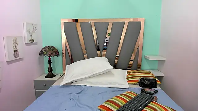 Snapshot of Violett_Salvatore chatting on September 19, 2025, 4:44 pm Violett Salvatore online show from September 19, 2025, 4:44 pm