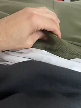 Snapshot of Frankieyyy1 chatting on October 2, 2025, 1:03 pm Frankieyyy1 online show from October 2, 2025, 1:03 pm