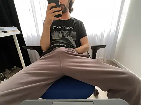Frankieyyy1 online show from July 7, 2026, 5:49 pm