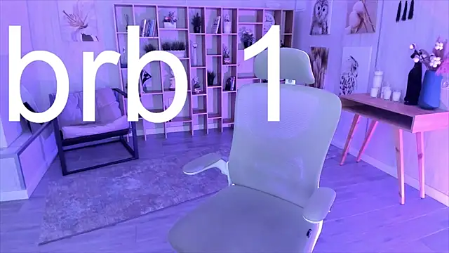 Snapshot of CrystallBloom chatting on October 3, 2025, 1:42 am CrystallBloom online show from October 3, 2025, 1:42 am