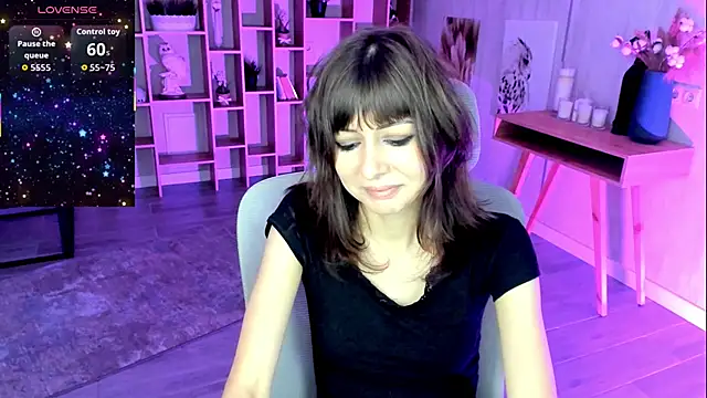 Snapshot of CrystallBloom chatting on November 10, 2025, 1:16 pm CrystallBloom online show from November 10, 2025, 1:16 pm