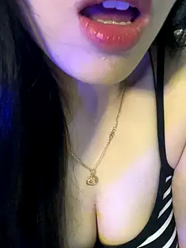 Snapshot of Mon_monbaby chatting on October 28, 2025, 6:29 pm Mon monbaby online show from October 28, 2025, 6:29 pm