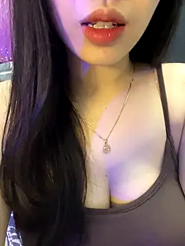 Snapshot of Mon_monbaby chatting on November 3, 2025, 5:49 pm Mon monbaby online show from November 3, 2025, 5:49 pm