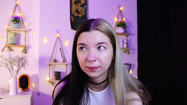 Snapshot of EmmieBlade chatting on October 8, 2025, 7:14 pm EmmieBlade online show from October 8, 2025, 7:14 pm