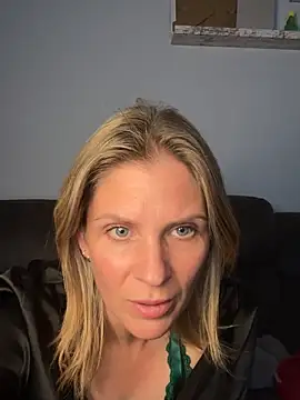 Lexi-Lux-X online show from October 5, 2025, 1:07 am