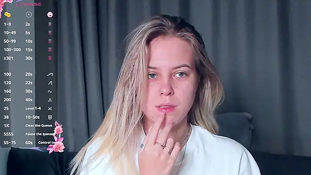 AngelAnty online show from November 14, 2025, 1:04 pm