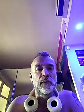 GabyCollado5 online show from May 8, 2026, 1:26 pm