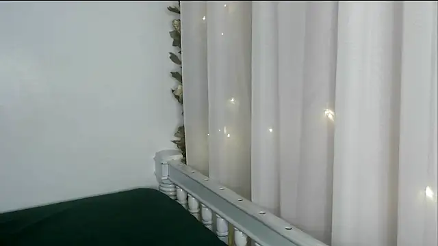 angelainparis28 online show from September 21, 2025, 4:06 am