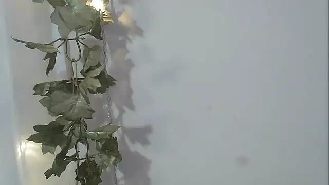 angelainparis28 online show from October 12, 2025, 4:58 am