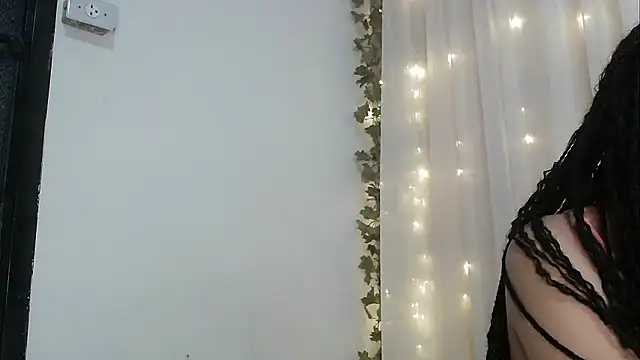 angelainparis28 online show from October 1, 2025, 7:35 am