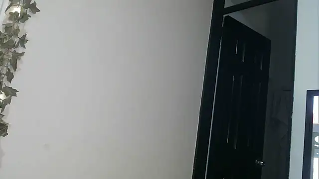 angelainparis28 online show from November 8, 2025, 6:39 am