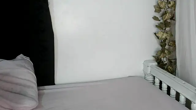 angelainparis28 online show from September 20, 2025, 6:29 am