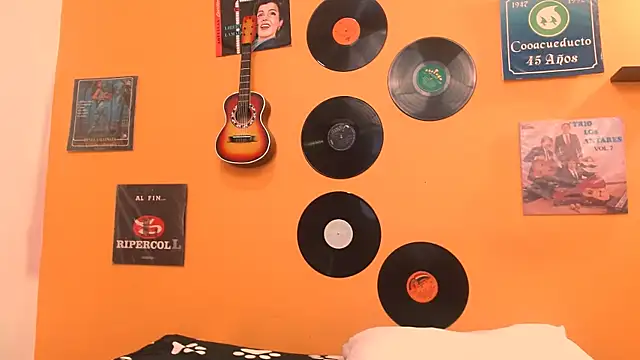 meisevil77 online show from November 11, 2025, 2:17 am