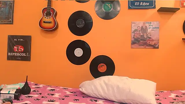 meisevil77 online show from December 1, 2025, 2:56 am