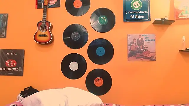 meisevil77 online show from November 4, 2025, 2:26 am