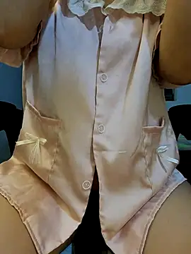 Snapshot of Bee_sweet chatting on April 21, 2026, 4:13 pm Bee sweet online show from April 21, 2026, 4:13 pm