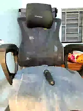 Snapshot of Bee_sweet chatting on June 24, 2026, 5:44 pm Bee sweet online show from June 24, 2026, 5:44 pm