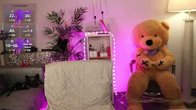 Snapshot of NovaHollisx chatting on February 4, 2026, 4:51 am NovaHollisx online show from February 4, 2026, 4:51 am