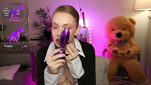 Snapshot of NovaHollisx chatting on February 19, 2026, 5:04 am NovaHollisx online show from February 19, 2026, 5:04 am