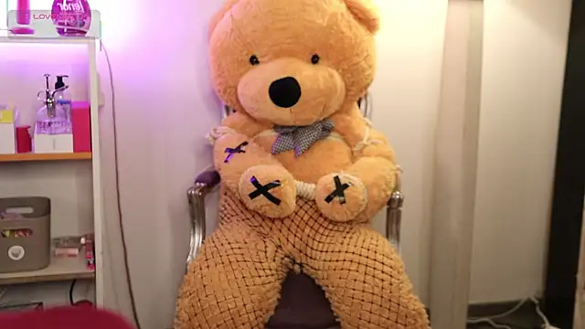 NovaHollisx online show from March 29, 2026, 4:14 am