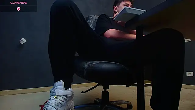 EnzoRace online show from November 2, 2025, 6:40 am