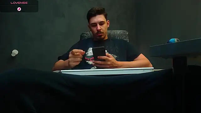 EnzoRace online show from September 22, 2025, 4:40 am