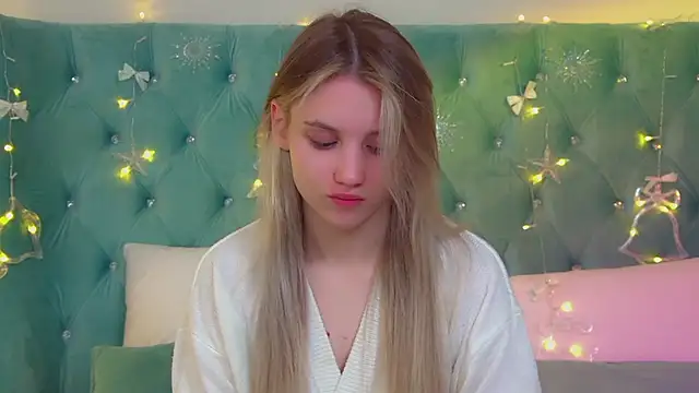 Snapshot of StacyEvances chatting on December 2, 2025, 6:20 pm StacyEvances online show from December 2, 2025, 6:20 pm