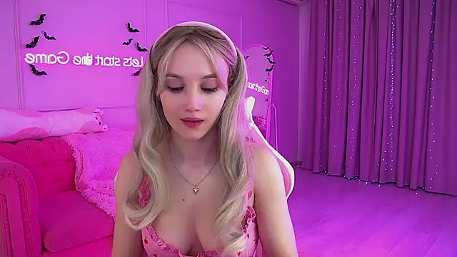 StacyEvances online show from October 14, 2025, 6:30 pm