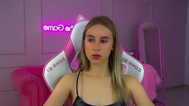 VictoriaHopsons online show from November 22, 2025, 6:12 am