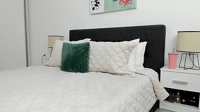 erikasweetie online show from October 8, 2025, 8:27 am