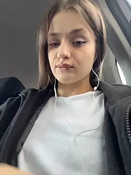 KittyQueeny online show from October 13, 2025, 2:18 pm