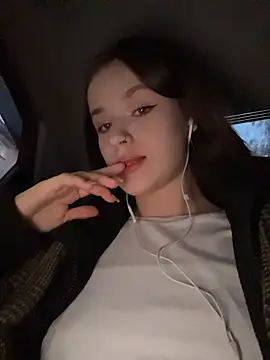 KittyQueeny online show from October 26, 2025, 2:17 pm