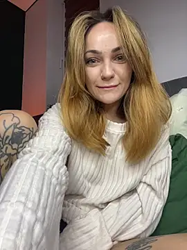 Snapshot of SaraLow chatting on September 26, 2025, 1:12 am SaraLow online show from September 26, 2025, 1:12 am