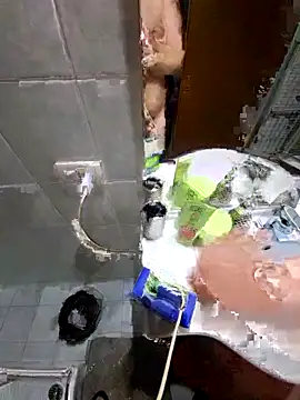 Snapshot of giova17cm chatting on October 26, 2025, 8:42 pm giova17cm online show from October 26, 2025, 8:42 pm