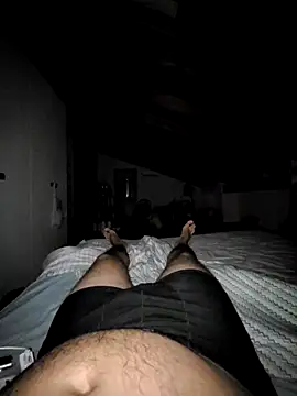 Snapshot of giova17cm chatting on October 27, 2025, 10:00 pm giova17cm online show from October 27, 2025, 10:00 pm