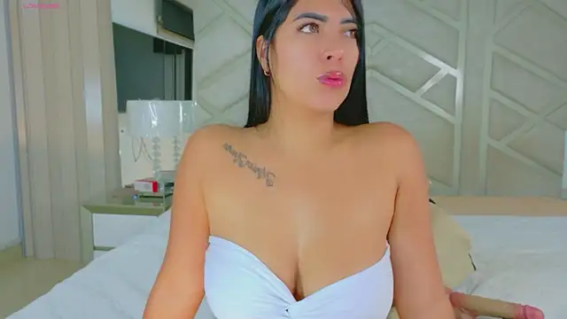 Snapshot of RoseMariee_ chatting on May 13, 2026, 9:27 am RoseMariee online show from May 13, 2026, 9:27 am