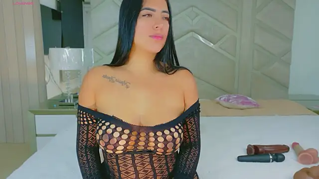 Snapshot of RoseMariee_ chatting on May 16, 2026, 10:36 am RoseMariee online show from May 16, 2026, 10:36 am