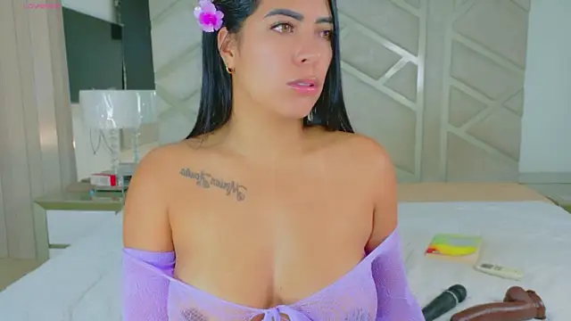 Snapshot of RoseMariee_ chatting on May 14, 2026, 11:29 am RoseMariee online show from May 14, 2026, 11:29 am