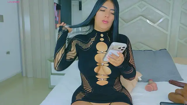 Snapshot of RoseMariee_ chatting on May 4, 2026, 9:12 am RoseMariee online show from May 4, 2026, 9:12 am
