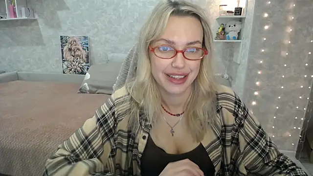 NickyAdamidi online show from October 13, 2025, 5:25 pm