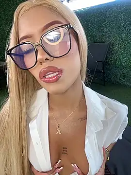 Snapshot of MystiqueXXX chatting on April 18, 2026, 1:13 pm MystiqueXXX online show from April 18, 2026, 1:13 pm
