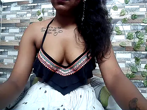 Snapshot of HOT_AARVI11 chatting on October 14, 2025, 3:56 pm HOT AARVI11 online show from October 14, 2025, 3:56 pm