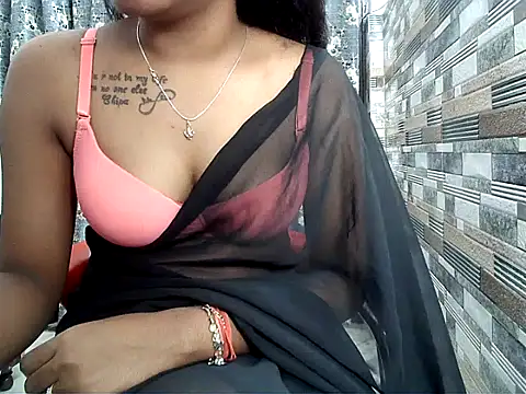 Snapshot of HOT_AARVI11 chatting on October 27, 2025, 3:02 pm HOT AARVI11 online show from October 27, 2025, 3:02 pm