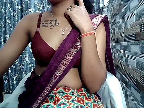 Snapshot of HOT_AARVI11 chatting on November 3, 2025, 3:37 pm HOT AARVI11 online show from November 3, 2025, 3:37 pm