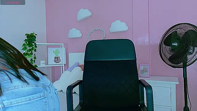 SamaGrey   online show from September 19, 2025, 11:36 am