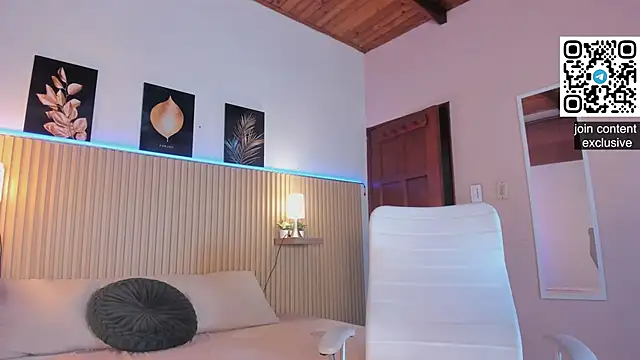 Sirenita petitexoxo online show from October 8, 2025, 12:28 pm