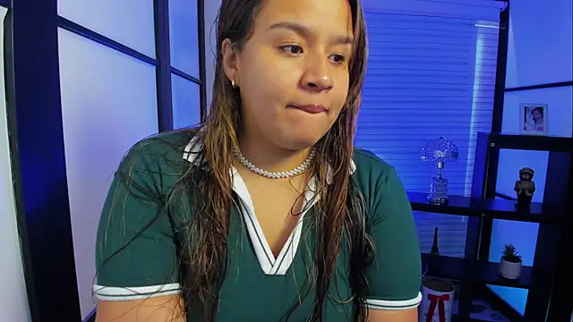 Snapshot of ElaBourn_ chatting on October 13, 2025, 1:34 pm ElaBourn online show from October 13, 2025, 1:34 pm