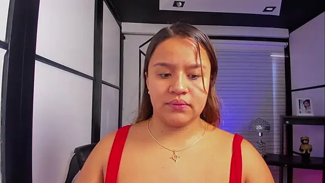 Snapshot of ElaBourn_ chatting on October 19, 2025, 1:58 pm ElaBourn online show from October 19, 2025, 1:58 pm